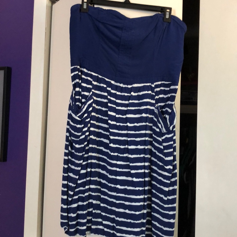 Navy strapless dress